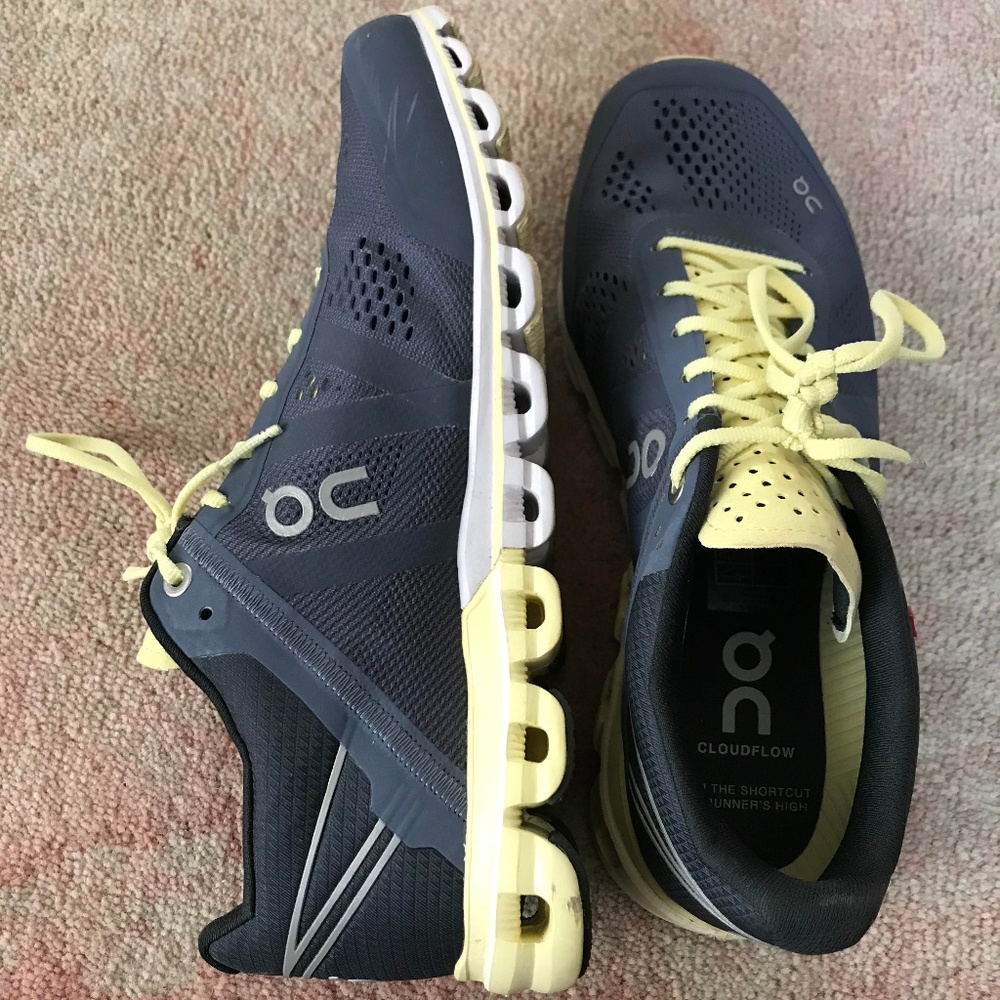 On Cloudflow Sneaker